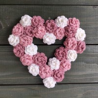 Srdiečkový veniec z ružičiek — ideálny darček ku dňu matiek